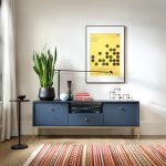 Movel De Tv Mono Em Azul Com Detalhes Em Dourado 1