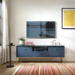 Movel De Tv Mono Em Azul Com Detalhes Em Dourado 2